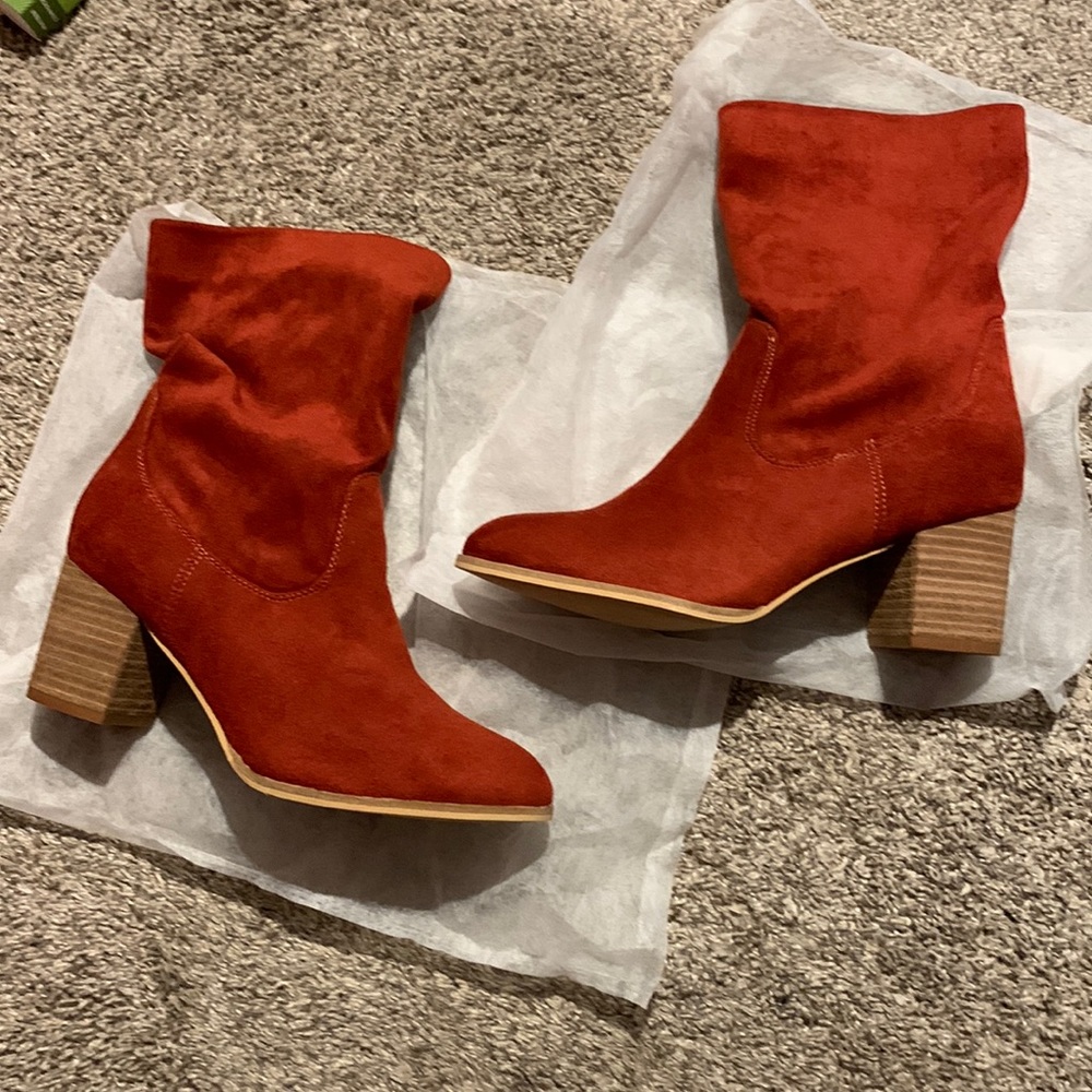 Brand new rust boots size 9